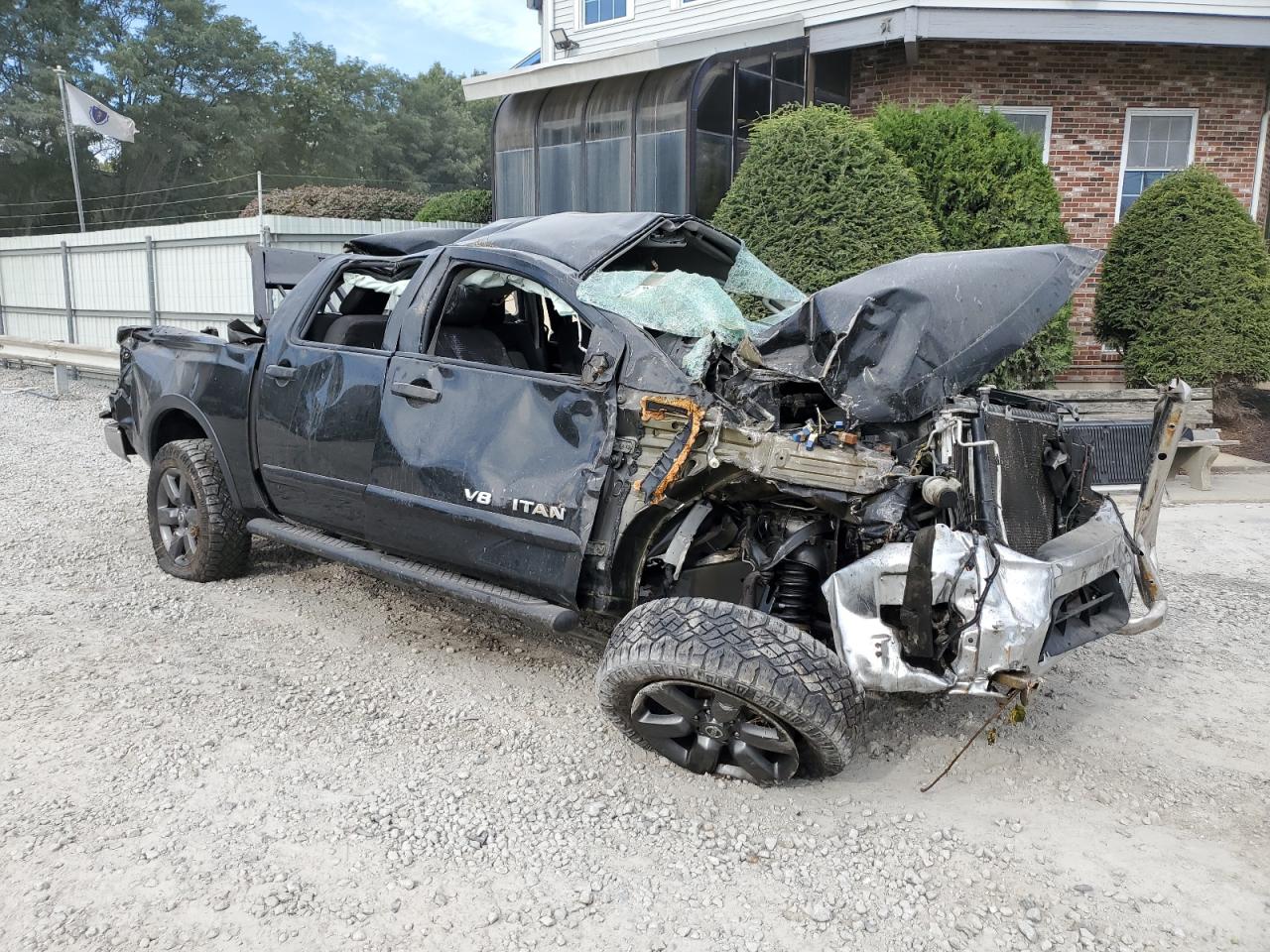 2015 Nissan Titan - Image 4