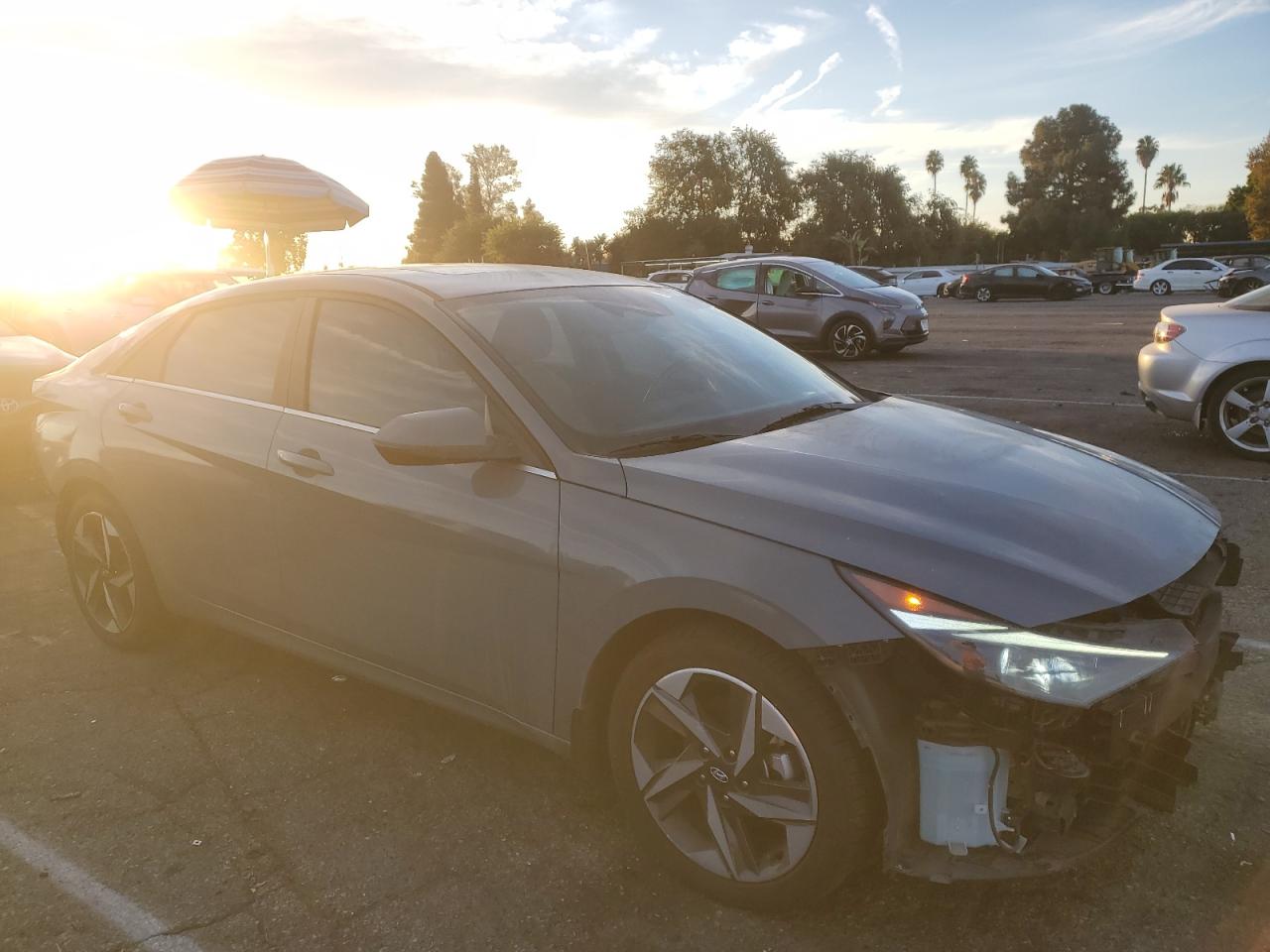 2022 Hyundai Elantra - Image 4