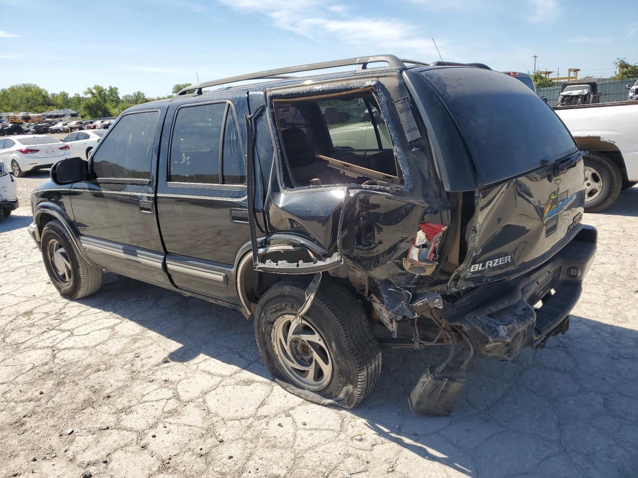 2001 Chevrolet Blazer - Image 2