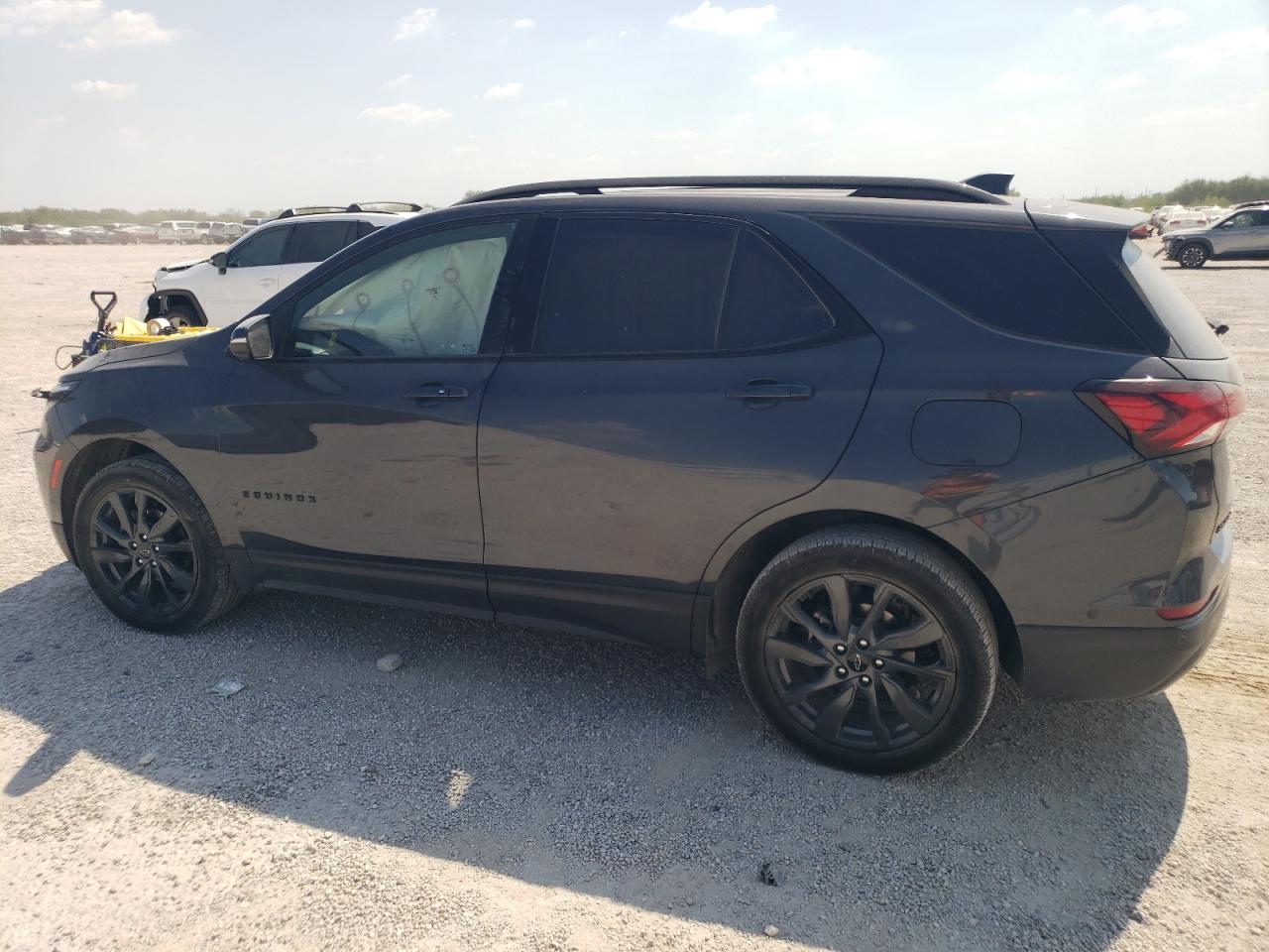 2022 Chevrolet Equinox - Image 2