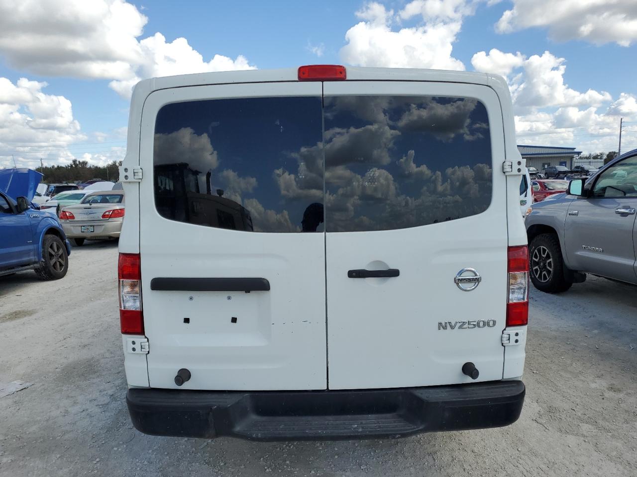 1N6BF0KY8JN807183 2018 Nissan Nv 1500 S