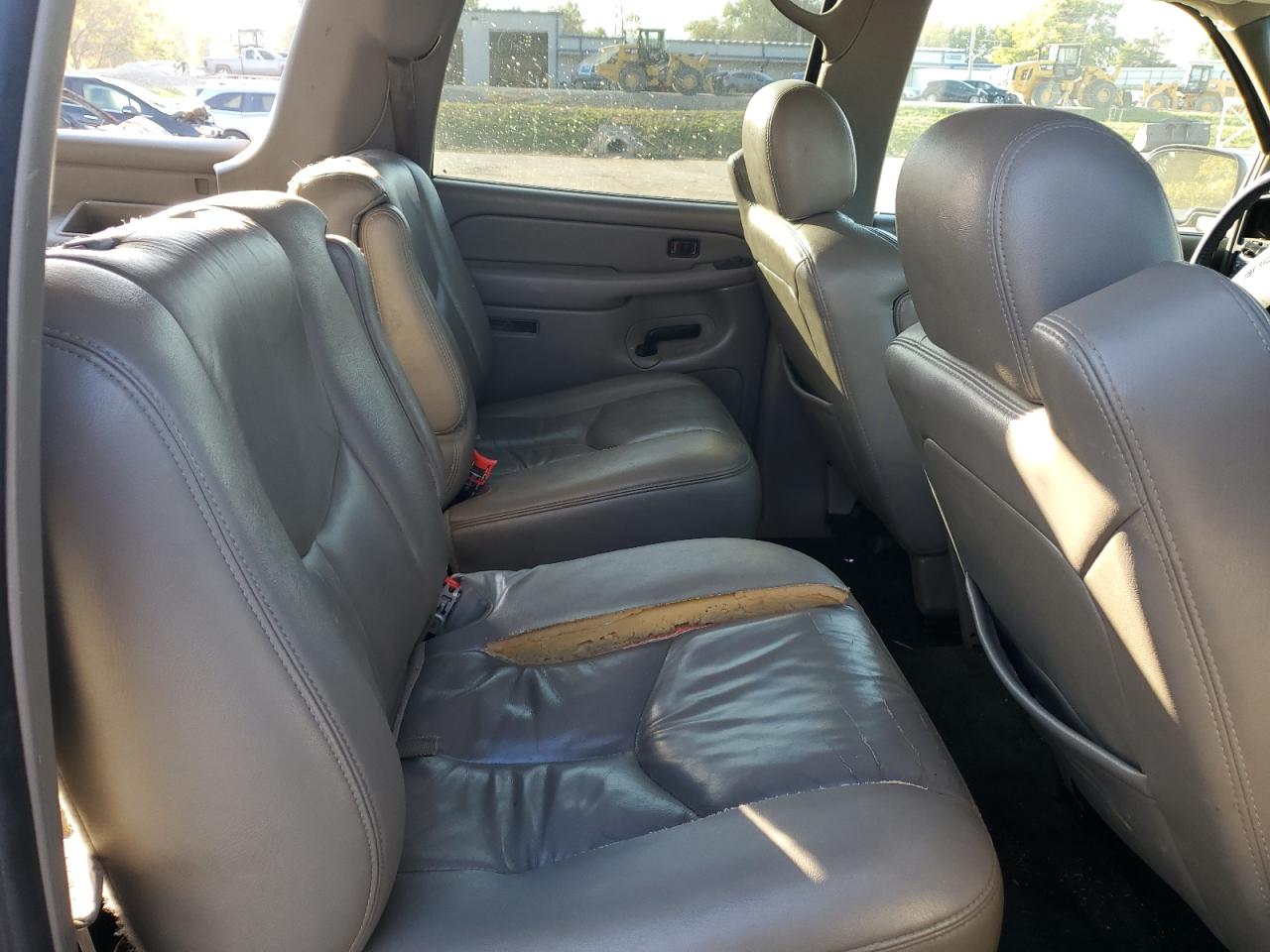 2005 GMC Yukon - Image 11
