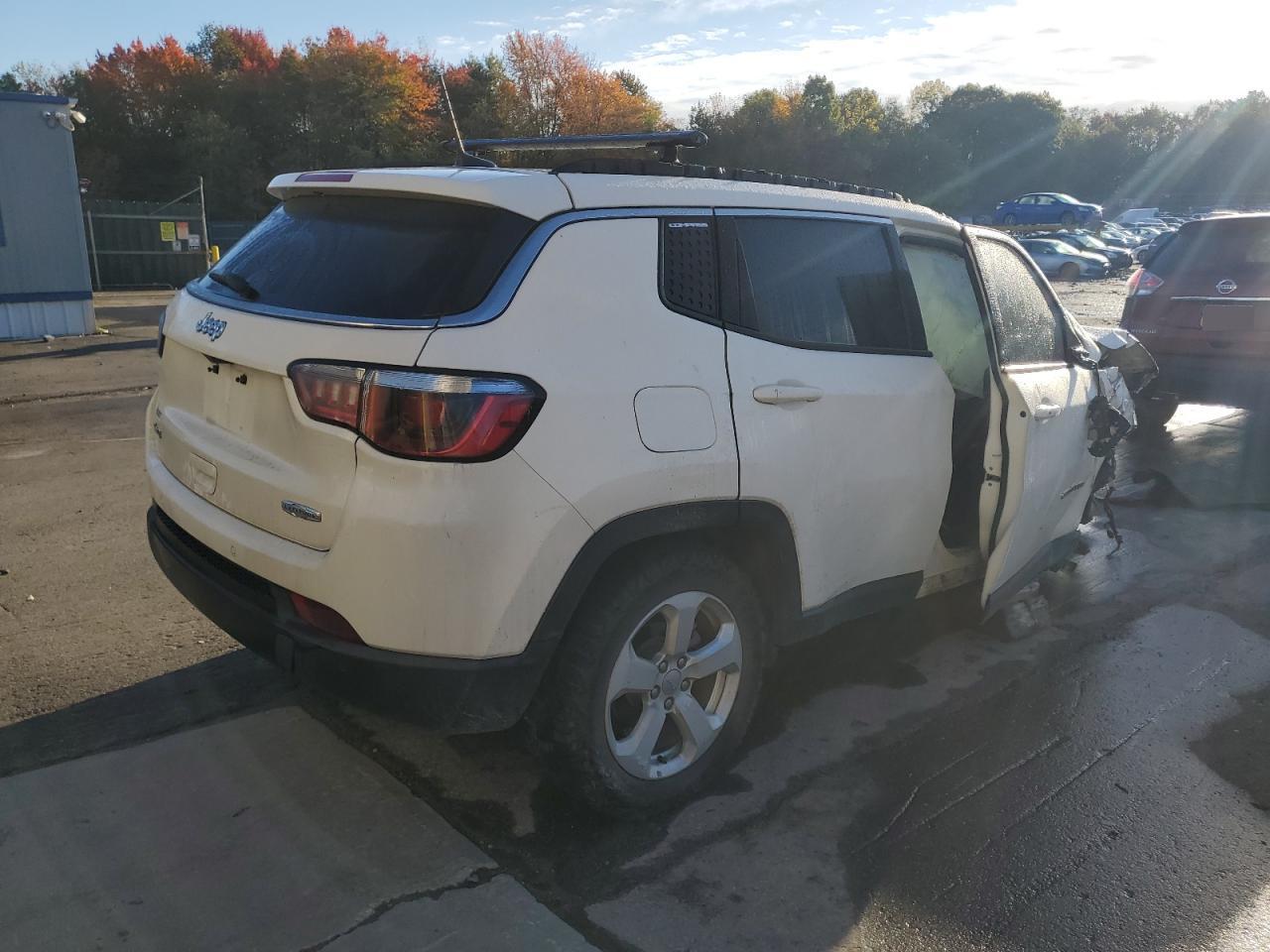 3C4NJDBB6JT331792 2018 Jeep Compass Latitude