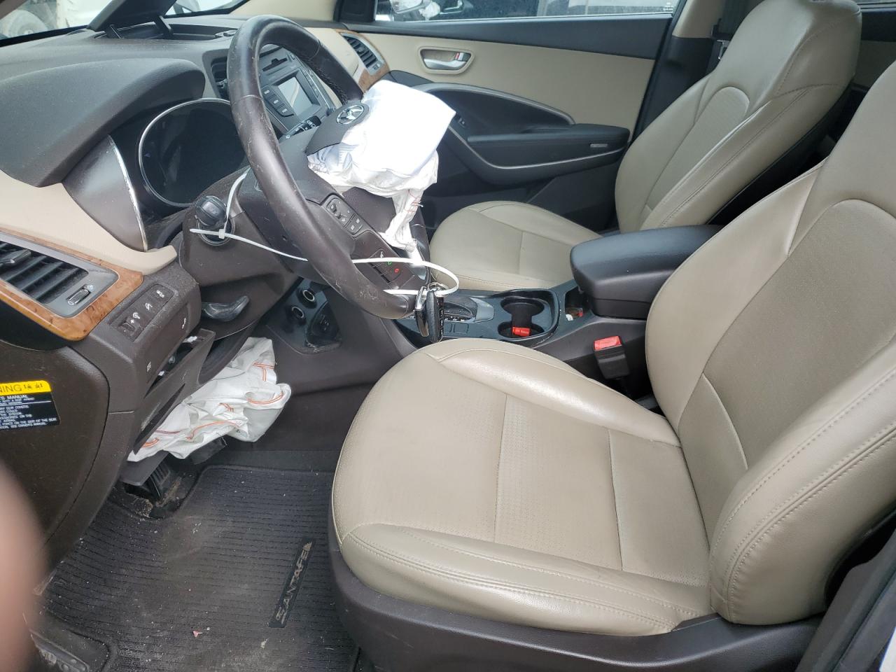2016 Hyundai Santa Fe - Image 7