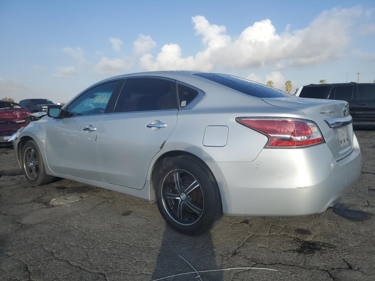 2015 Nissan Altima - Image 2
