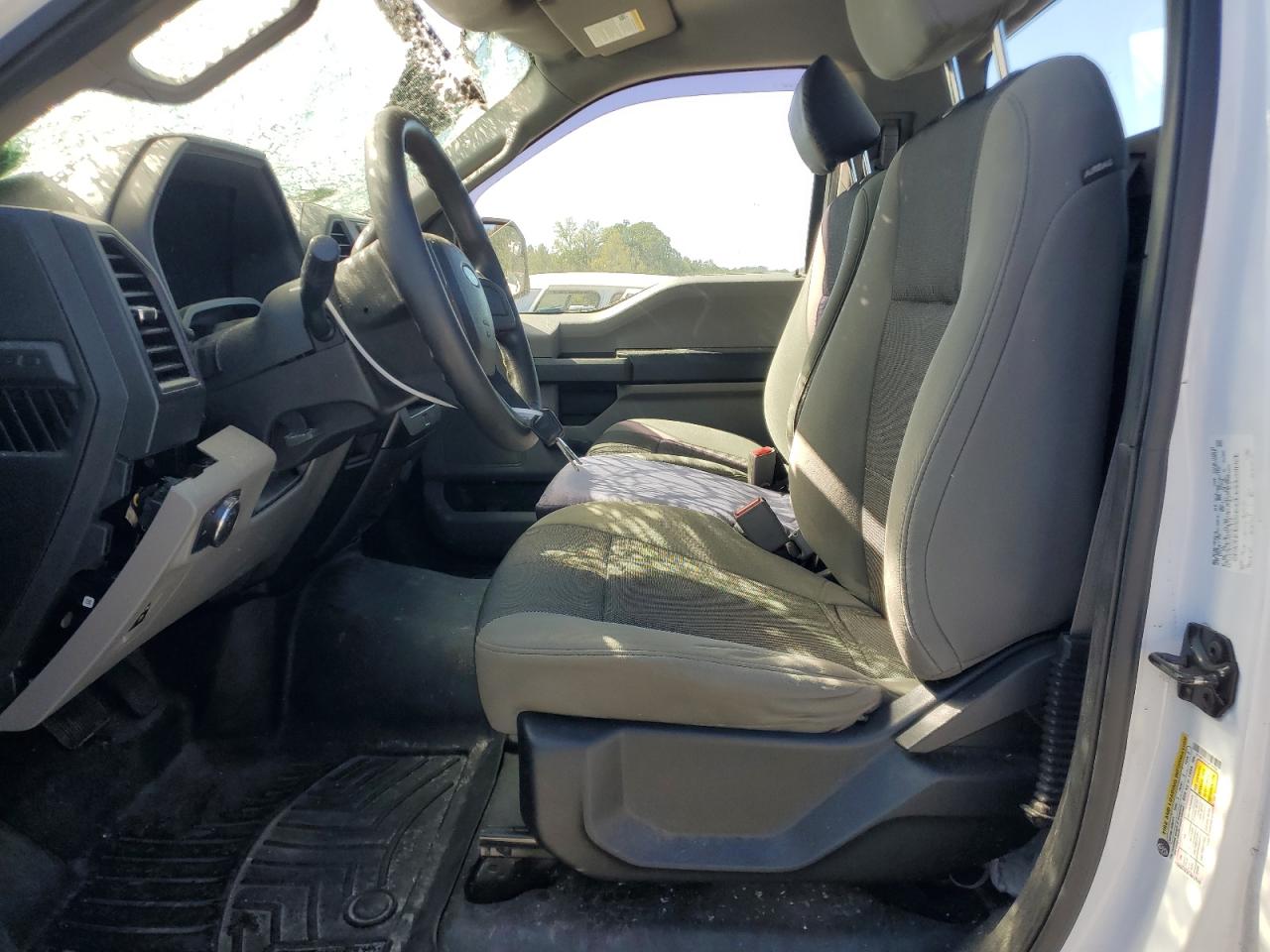 2016 Ford F150 VIN: 1FTMF1C82GKE28769 Lot: 74076484