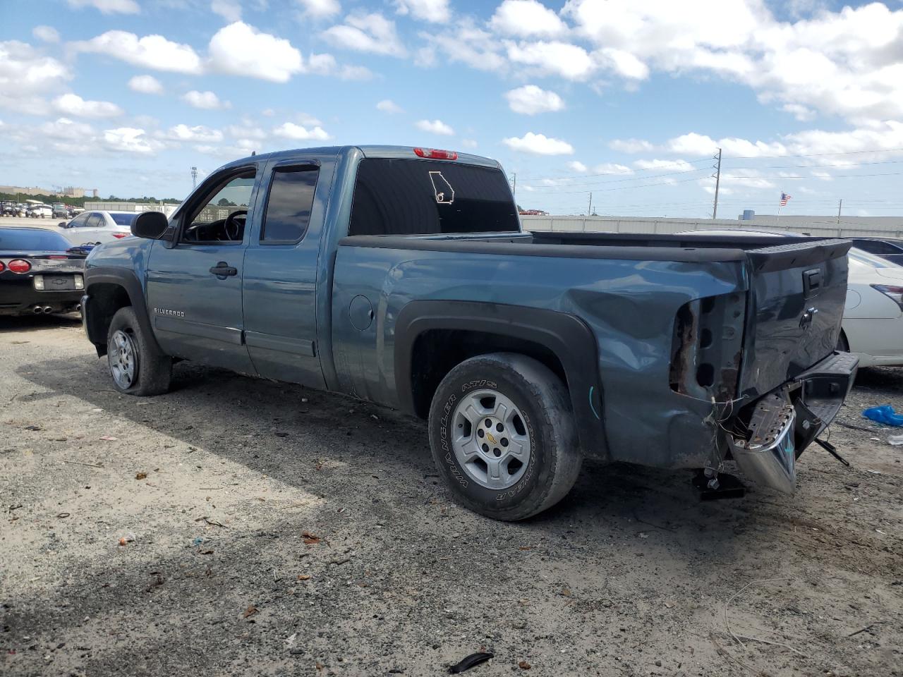 2009 Chevrolet Silverado - Image 2