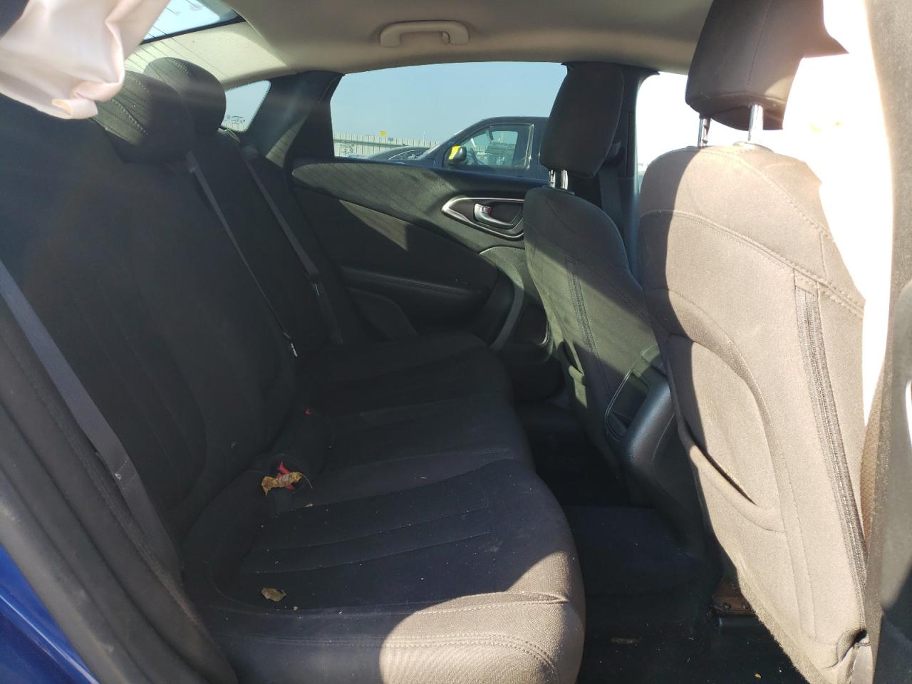 2015 Chrysler 200 - Image 10