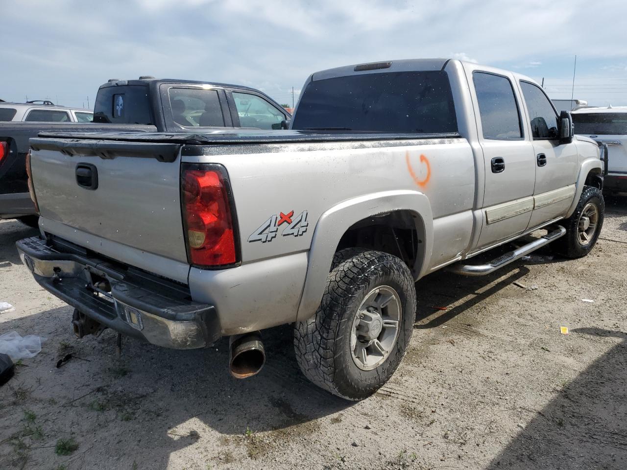 2005 Chevrolet Silverado K2500 Heavy Duty VIN: 1GCHK23255F838549 Lot: 75990484