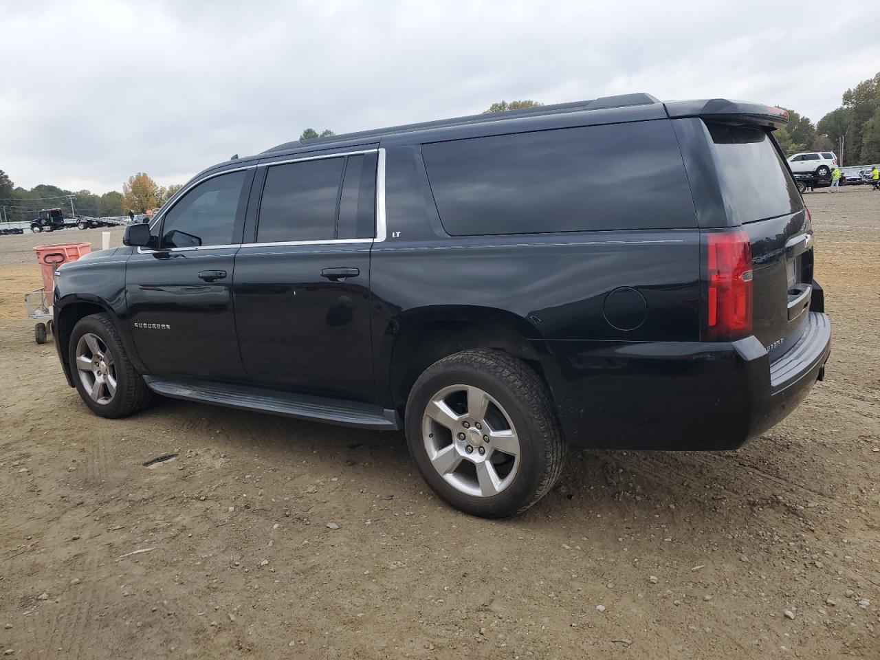 VIN 1GNSCHKCXGR239008 2016 CHEVROLET SUBURBAN no.2