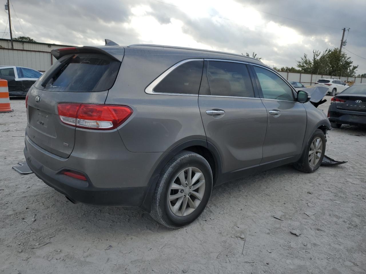 VIN 5XYPG4A39GG180478 2016 KIA SORENTO no.3