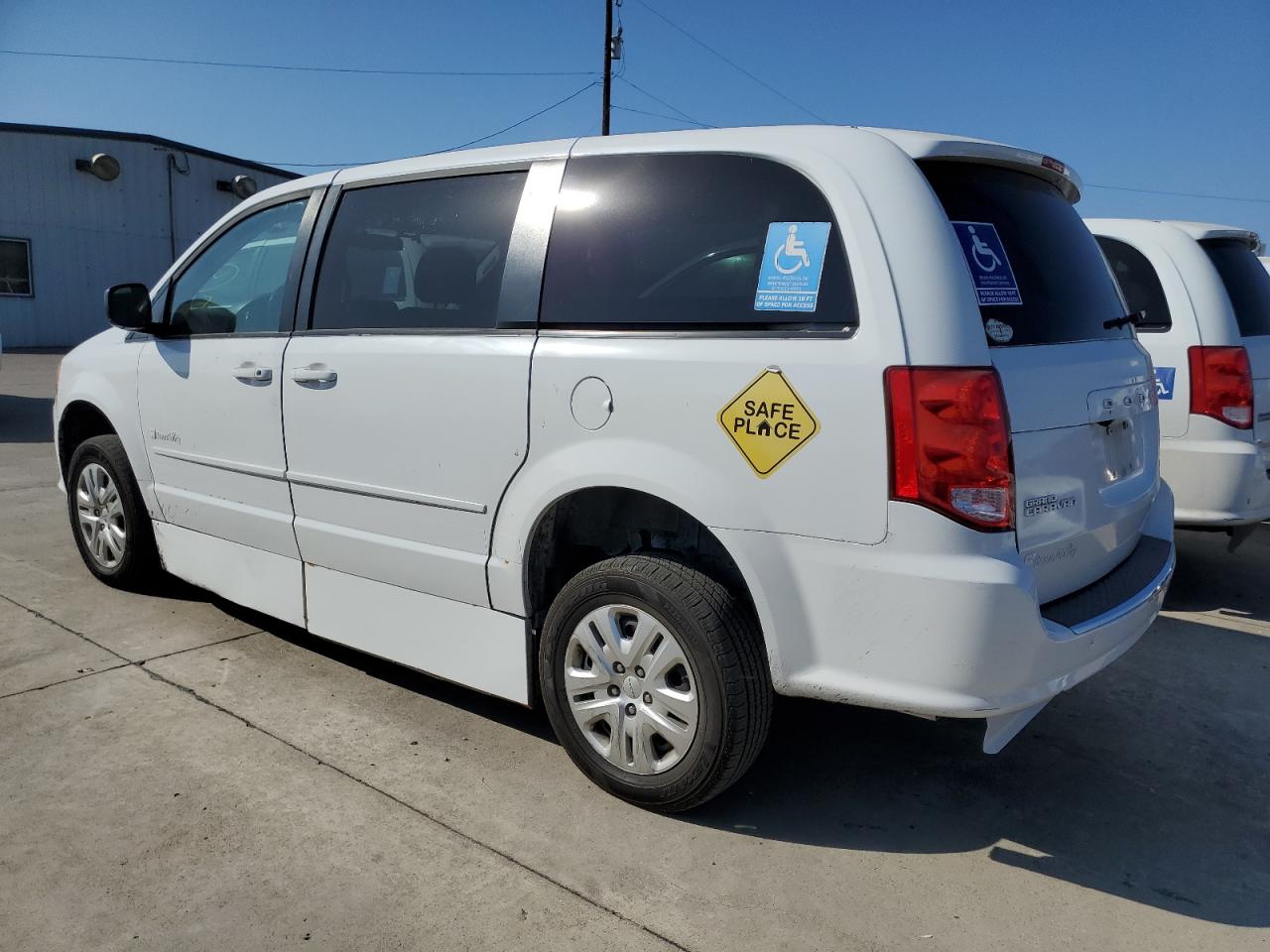 2017 Dodge Caravan - Image 2