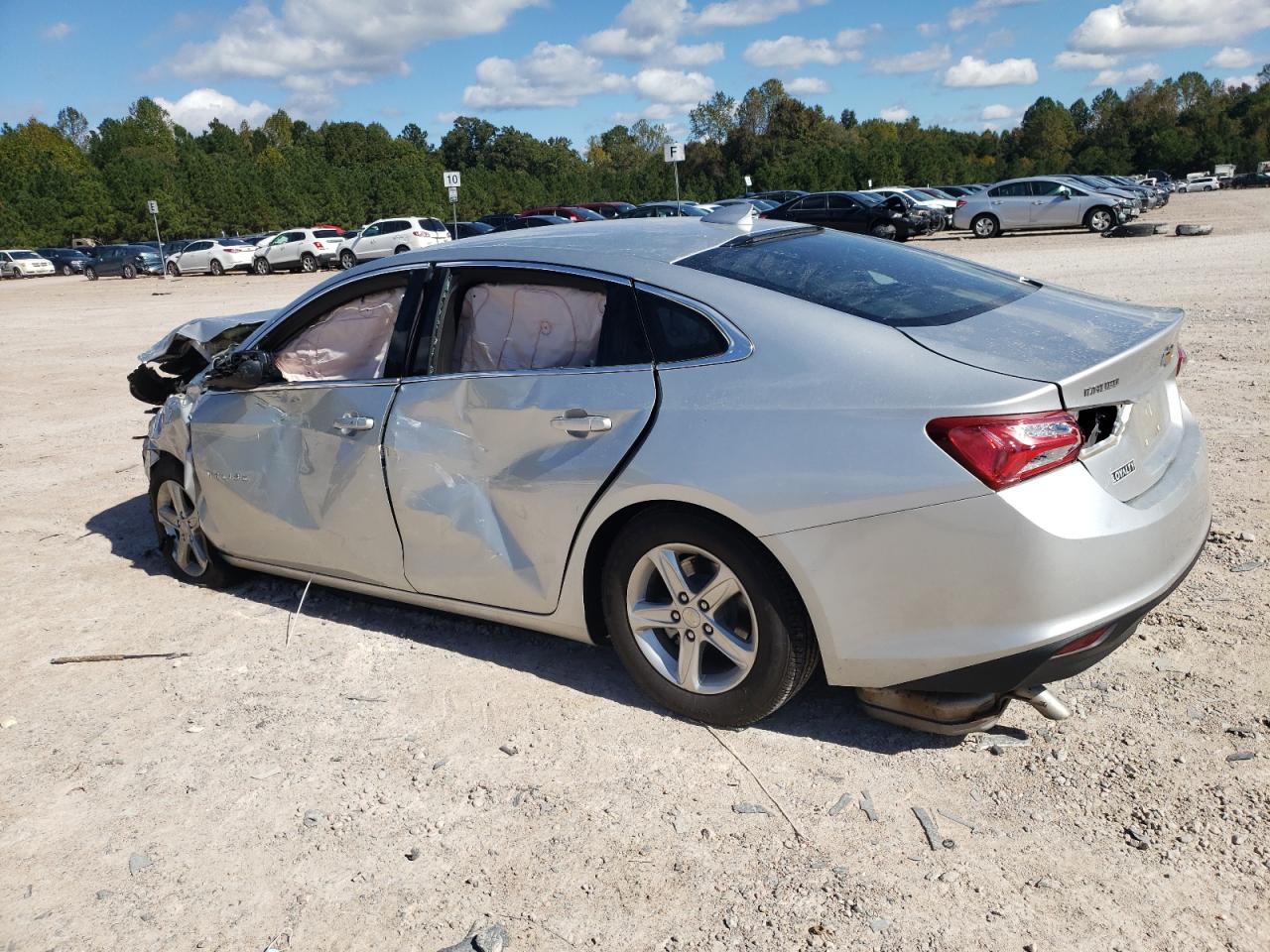 2022 Chevrolet Malibu - Image 2