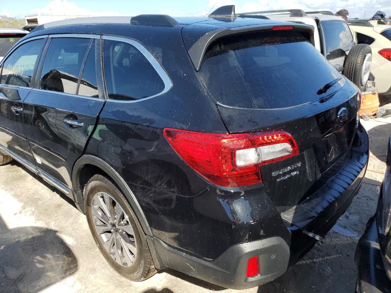 2018 Subaru Outback Touring VIN: 4S4BSETC0J3381706 Lot: 74879684