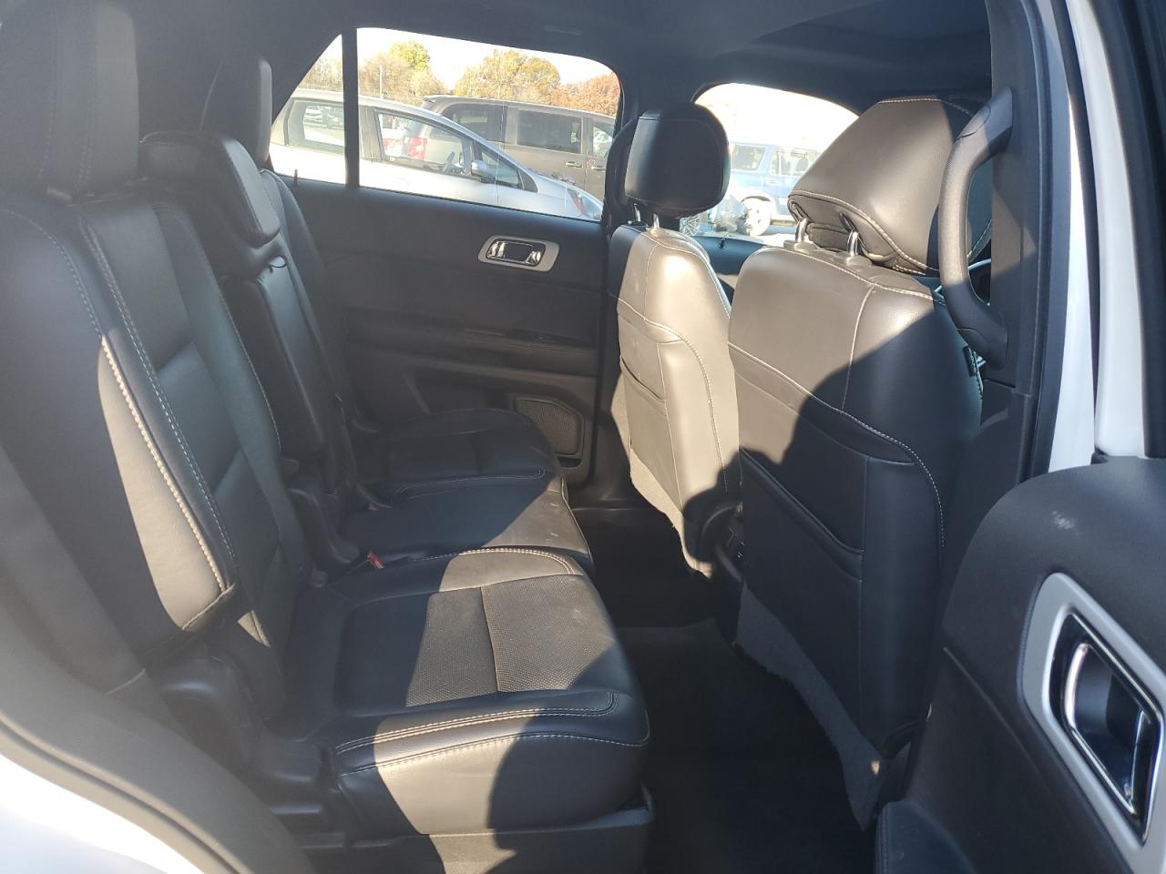 2015 Ford Explorer - Image 11