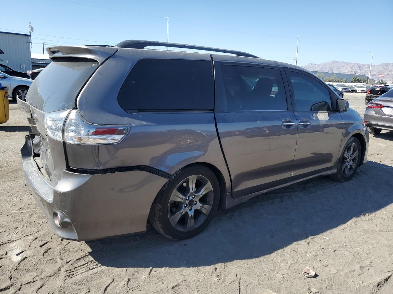 VIN 5TDXK3DC2FS673148 2015 TOYOTA SIENNA no.3