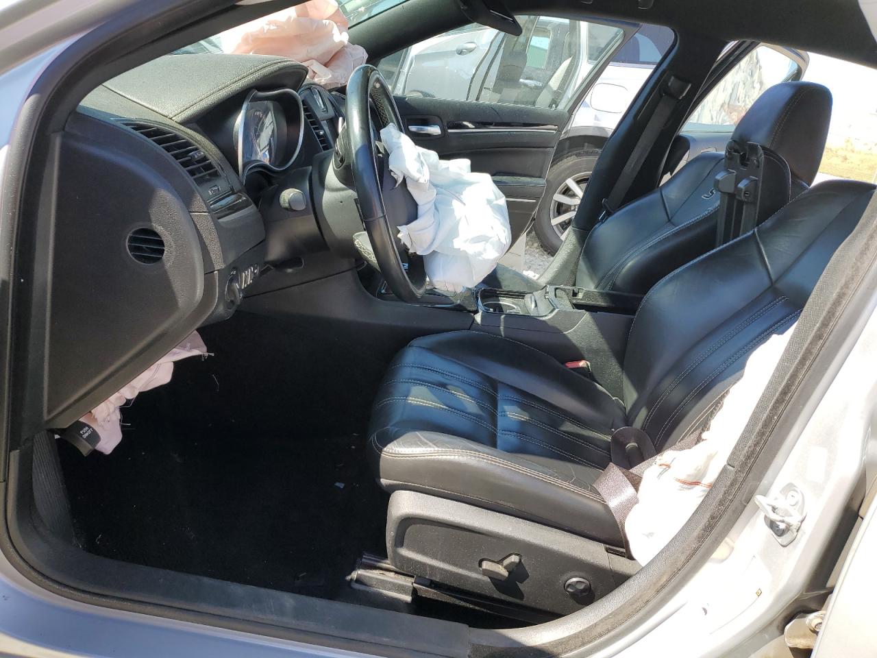 2021 Chrysler 300 - Image 7