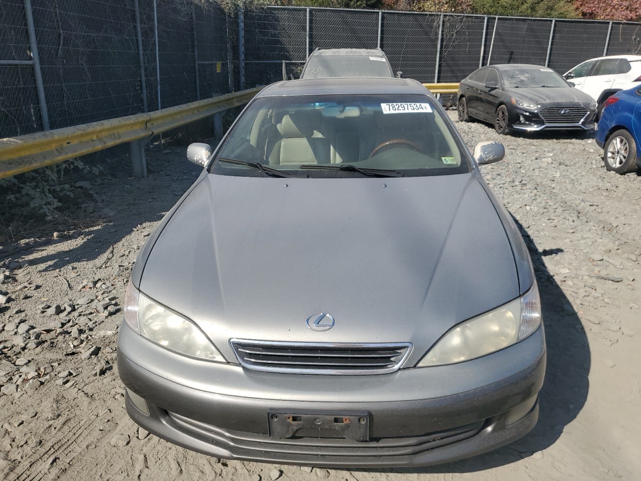 2001 Lexus ES - Image 5