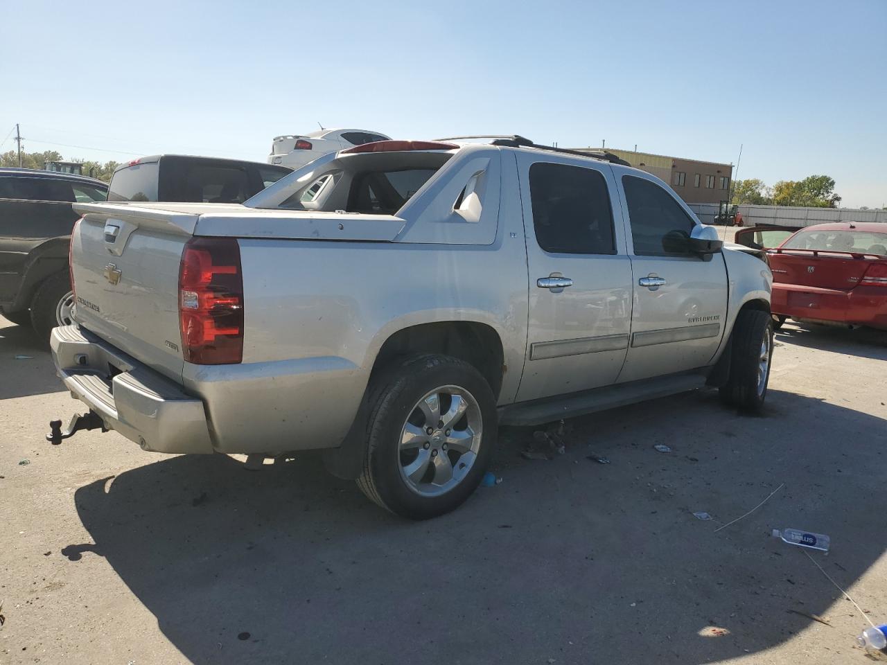 2011 Chevrolet Avalanche - Image 3