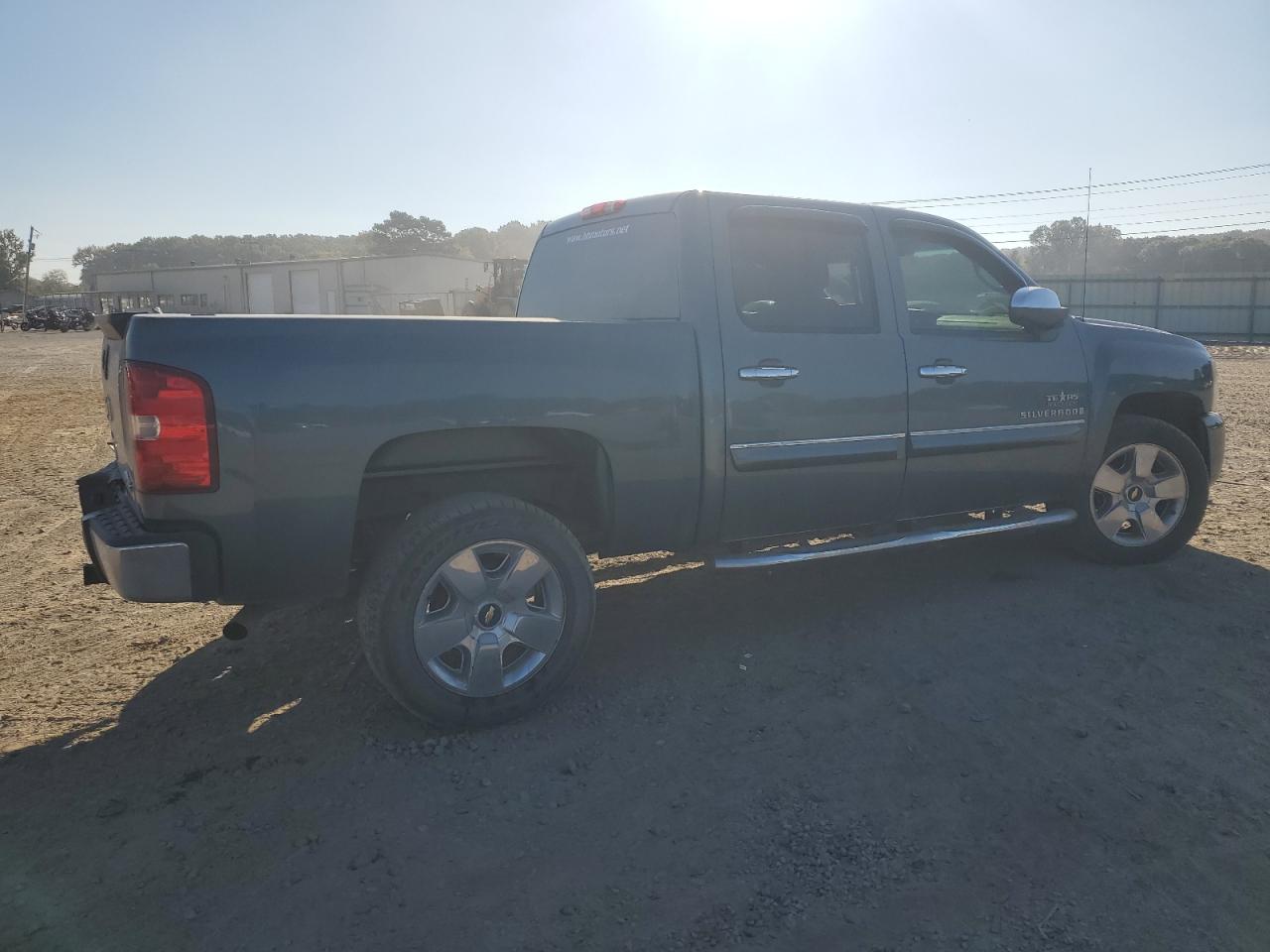2009 Chevrolet Silverado - Image 3