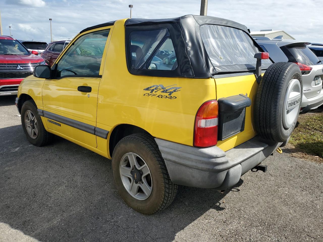 2002 Chevrolet Tracker - Image 2