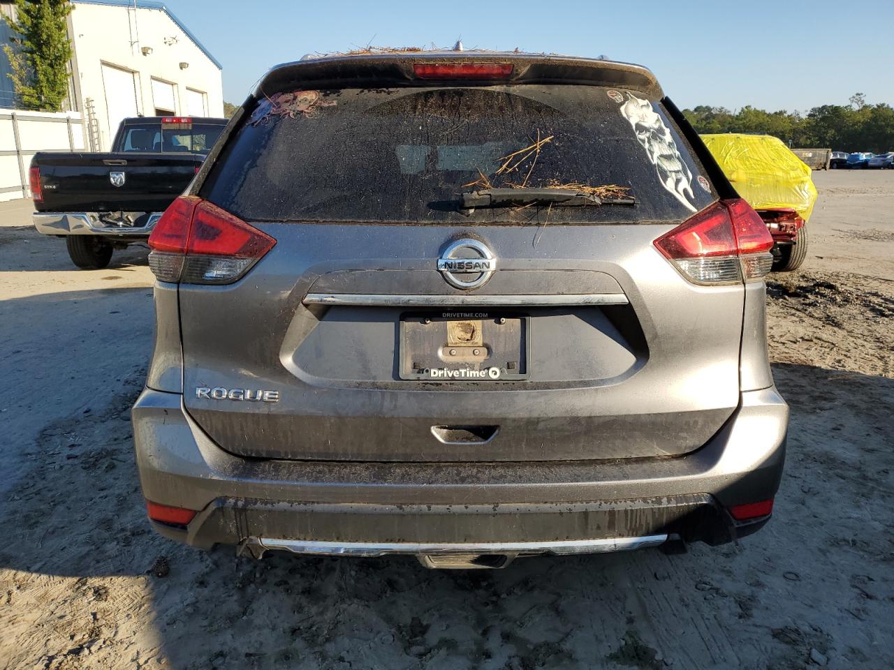 2017 Nissan Rogue S VIN: JN8AT2MT1HW402019 Lot: 74089904