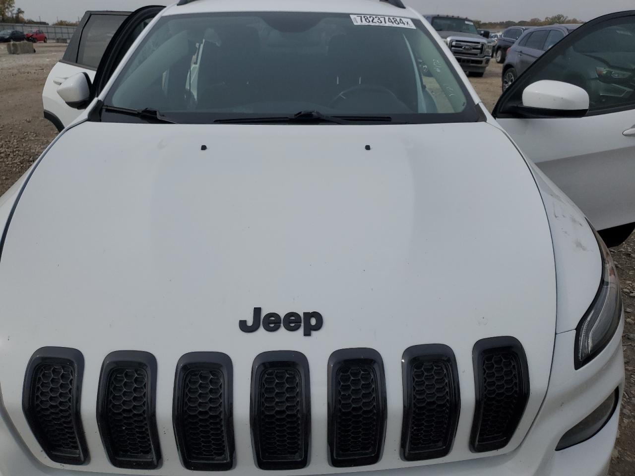 2018 Jeep Cherokee Latitude VIN: 1C4PJLCB8JD620681 Lot: 78237484