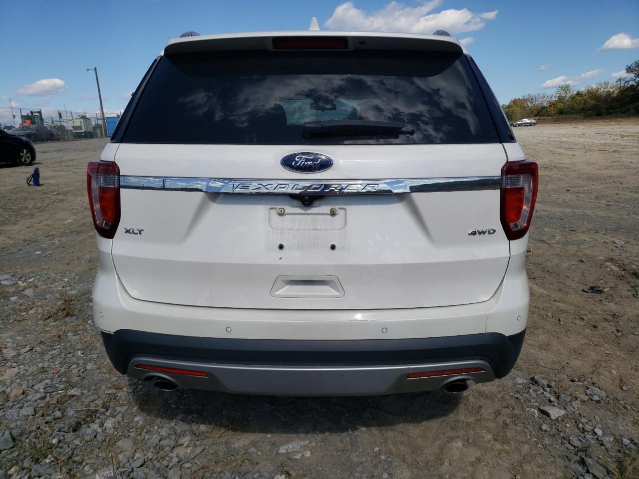 1FM5K8D89HGD83529 2017 Ford Explorer Xlt