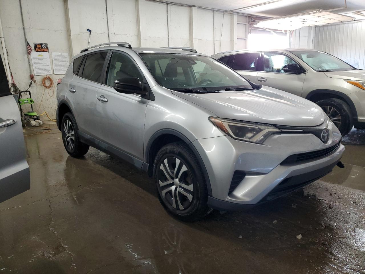 2017 Toyota RAV 4 - Image 4