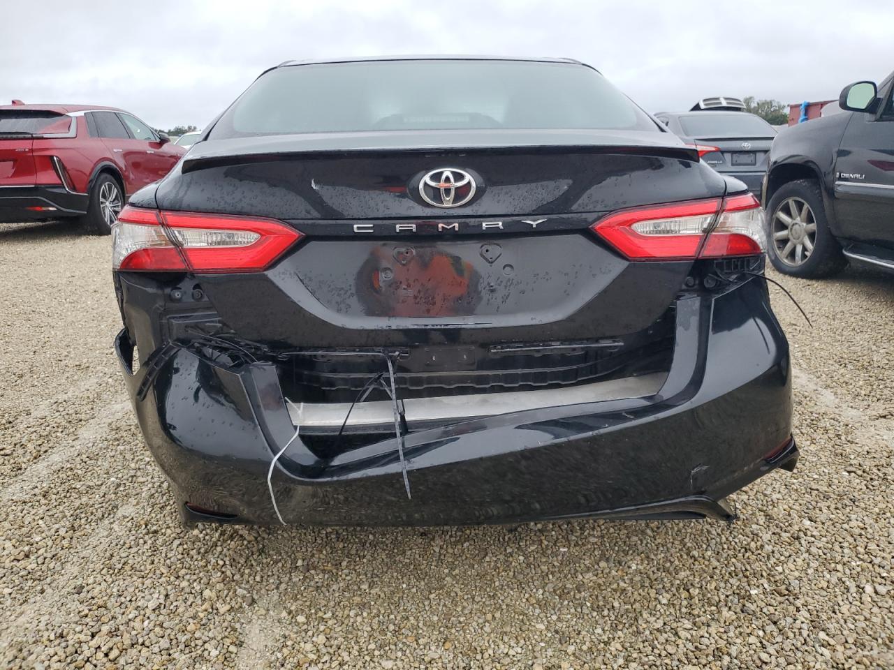 4T1B11HK2JU140848 2018 Toyota Camry L