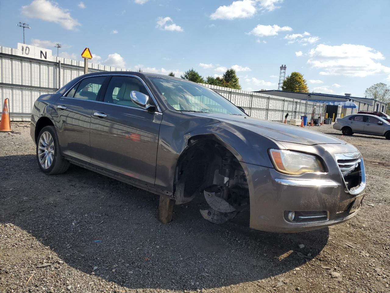 2014 Chrysler 300 - Image 4