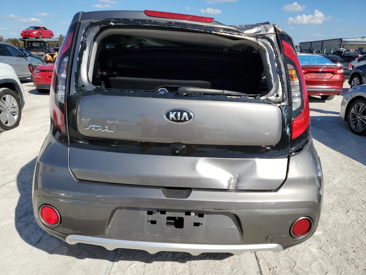 2018 Kia Soul + VIN: KNDJP3A55J7557331 Lot: 76503944