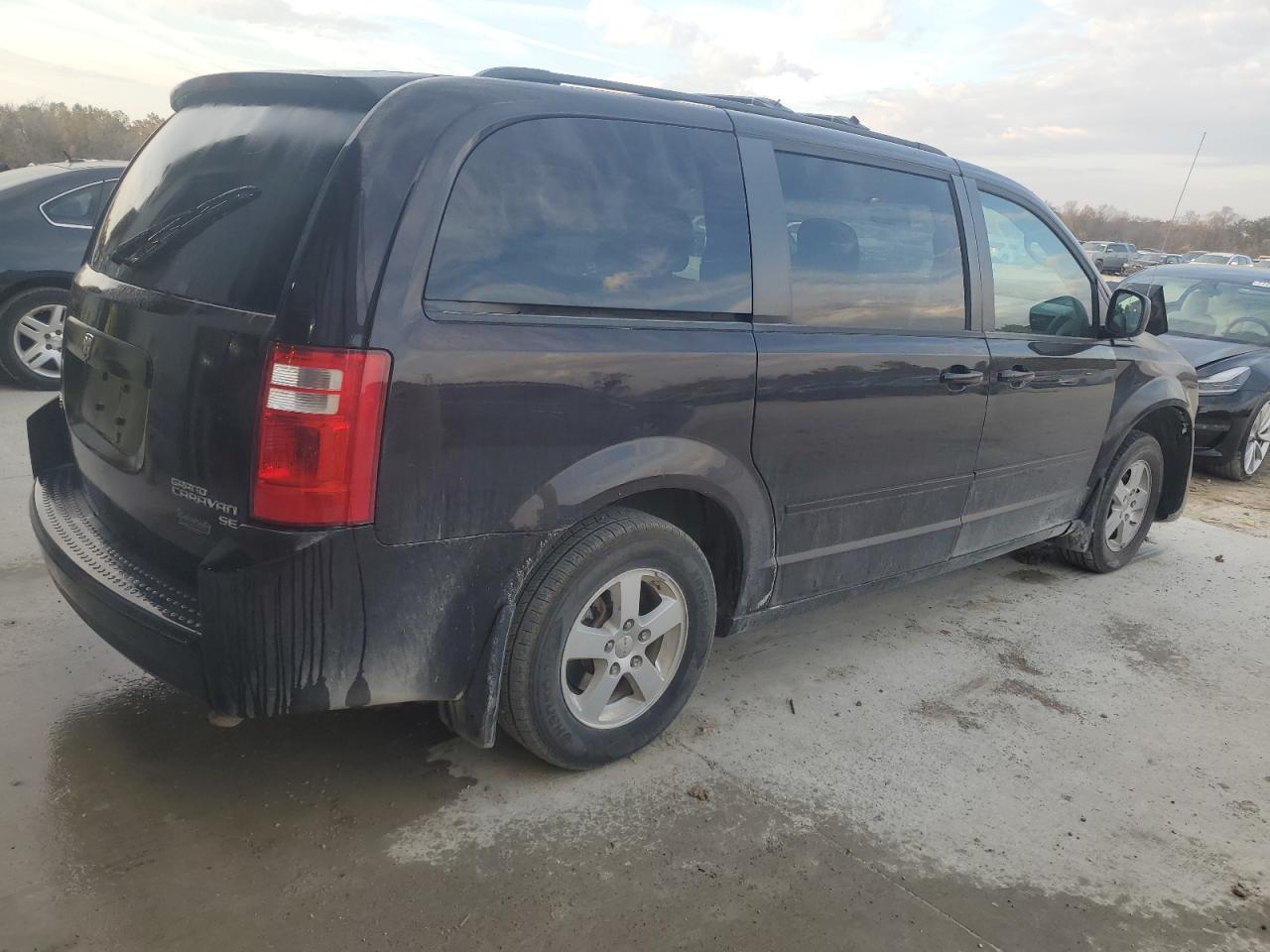 2010 Dodge Caravan - Image 3