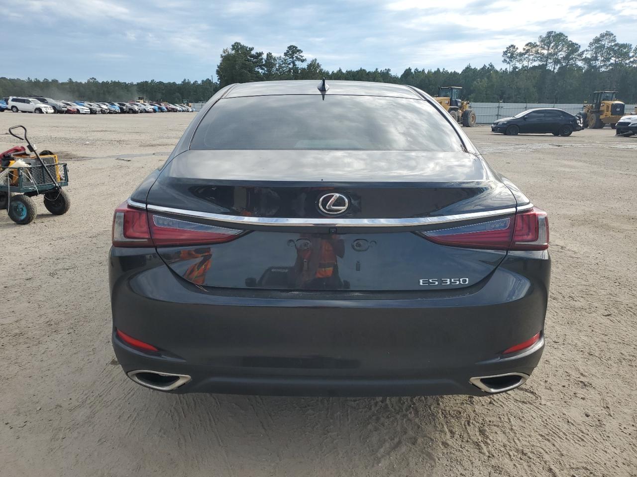 2024 Lexus ES - Image 6