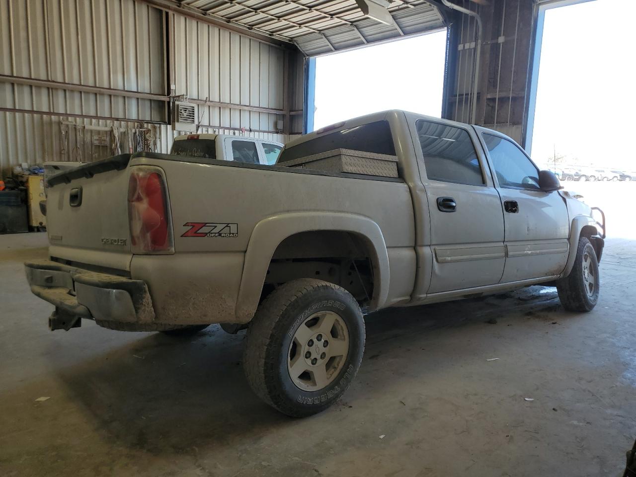 2005 Chevrolet Silverado - Image 3