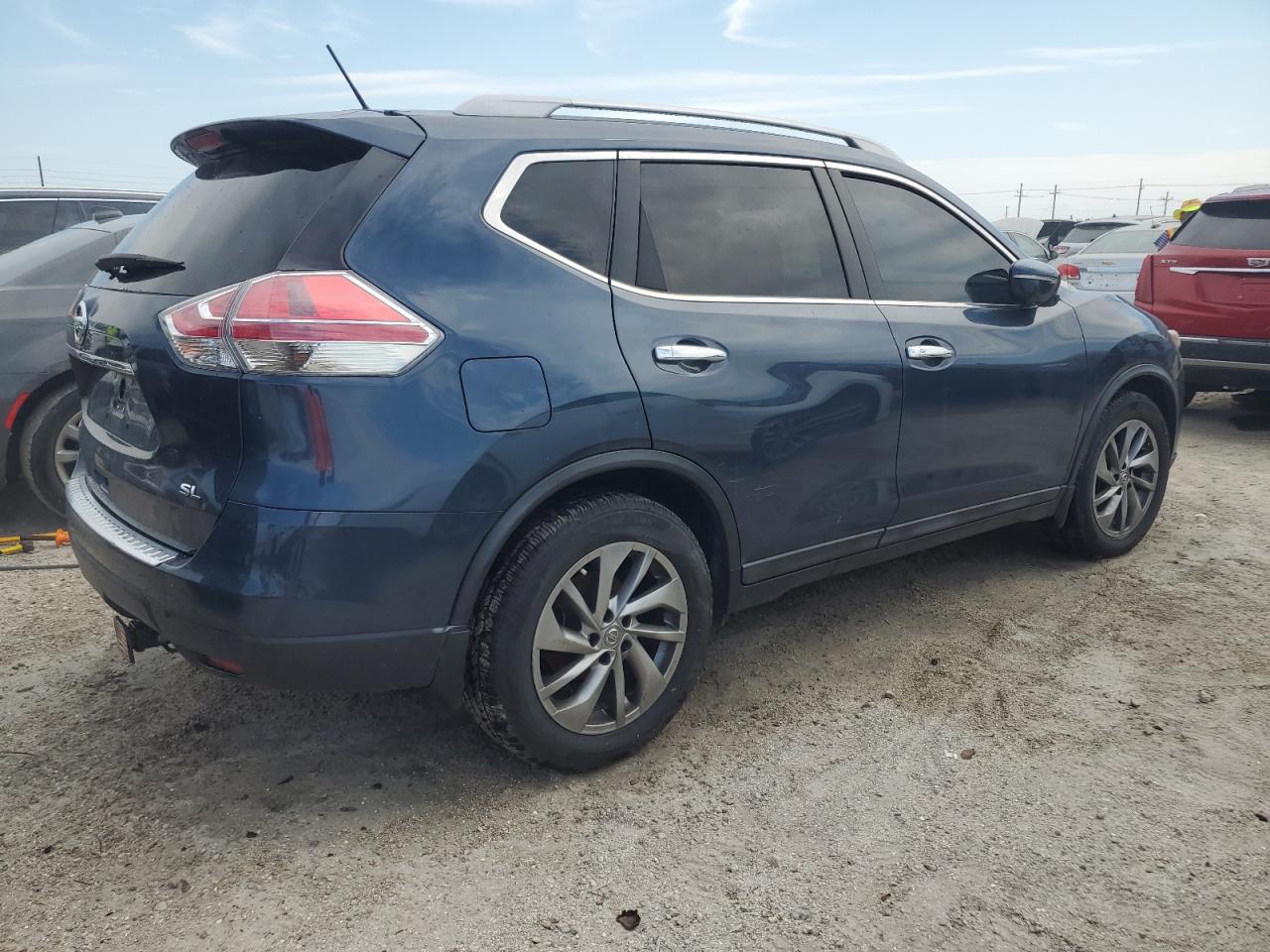 2015 Nissan Rogue - Image 3