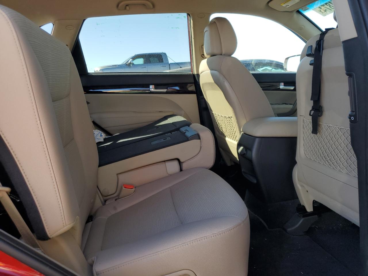 2015 Kia Sorento - Image 10