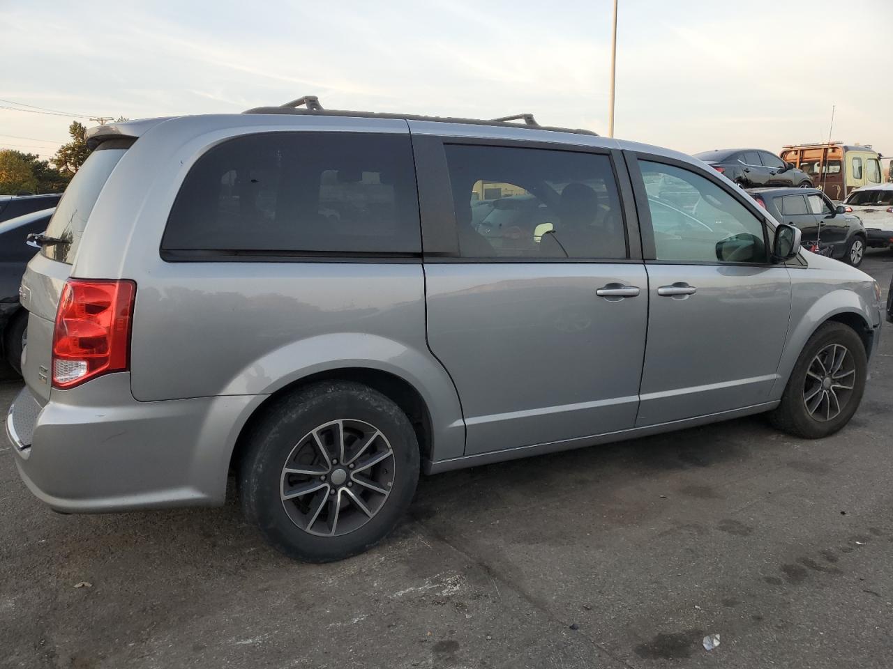 2018 Dodge Caravan - Image 3