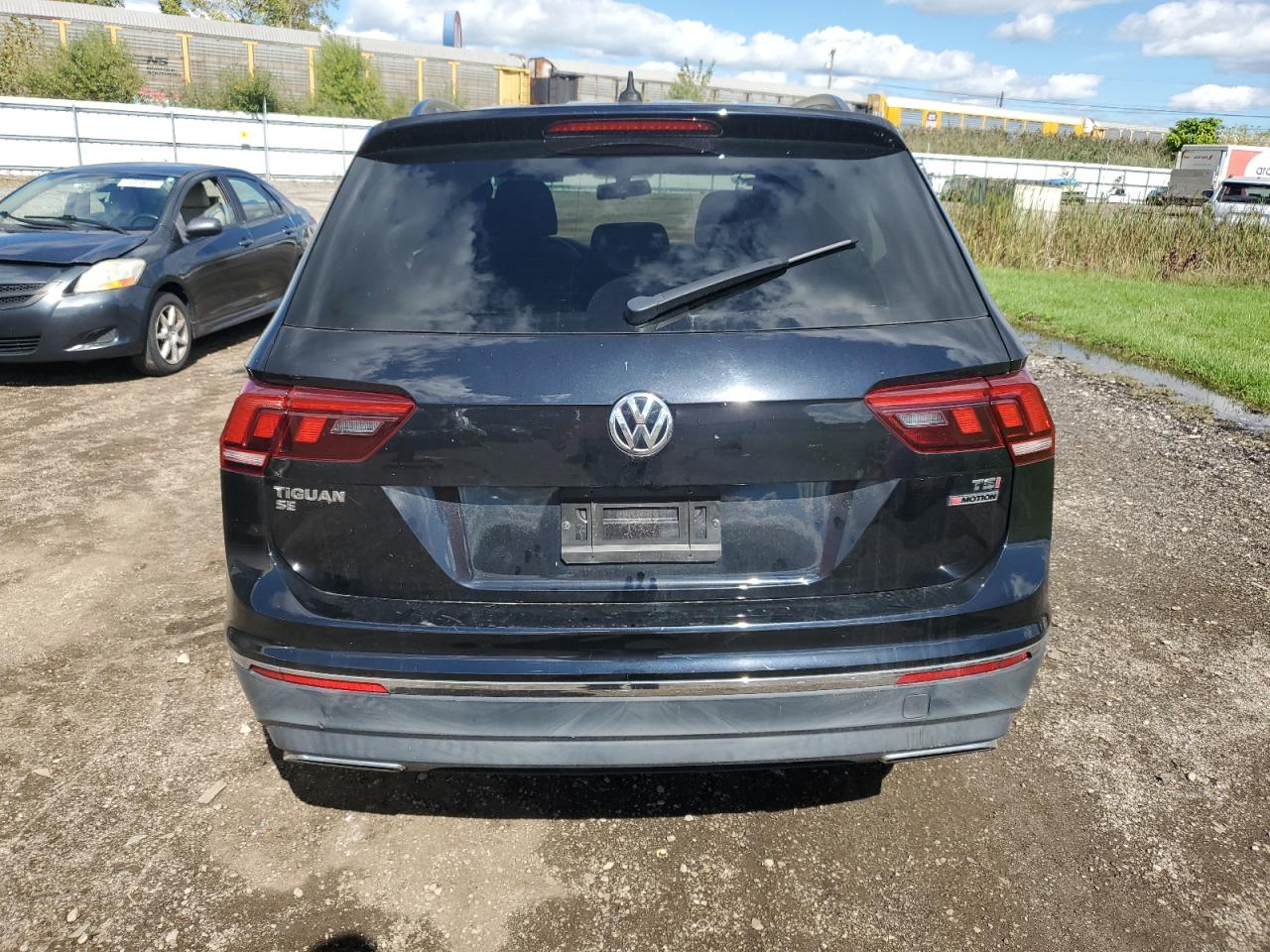 3VV2B7AX8JM174776 2018 Volkswagen Tiguan Se