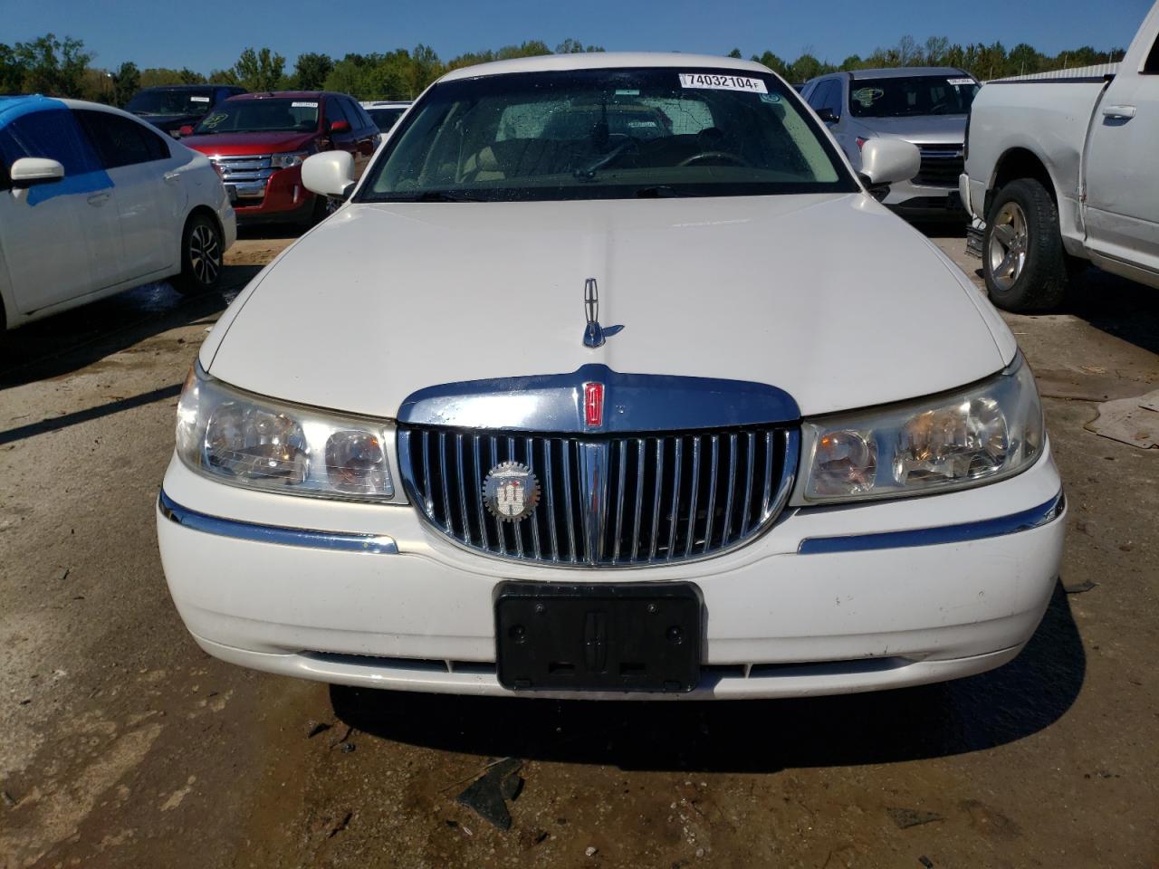 1LNHM82W9XY642506 1999 Lincoln Town Car Signature