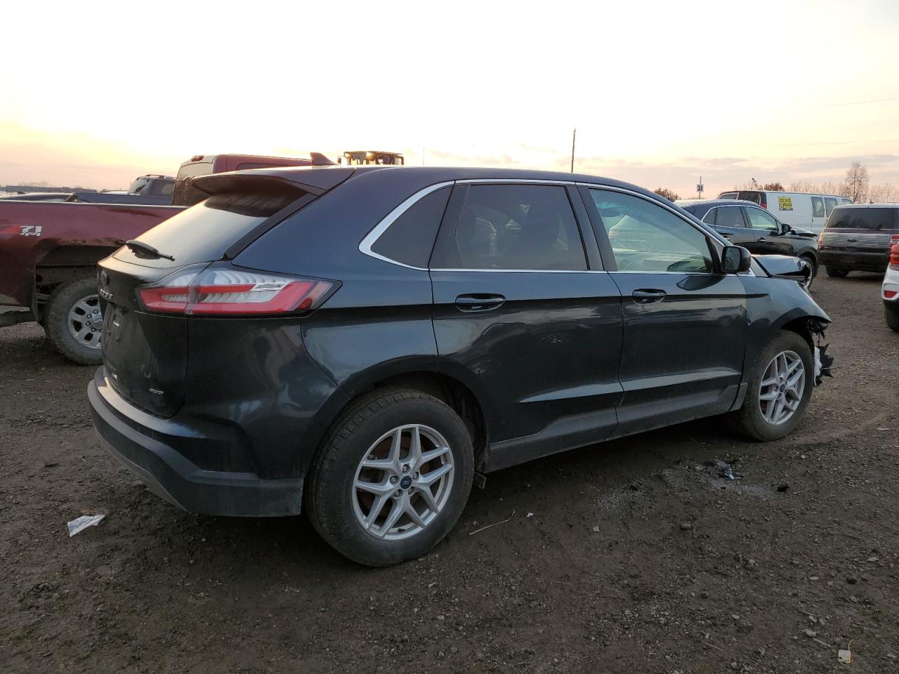 2022 Ford Edge - Image 3