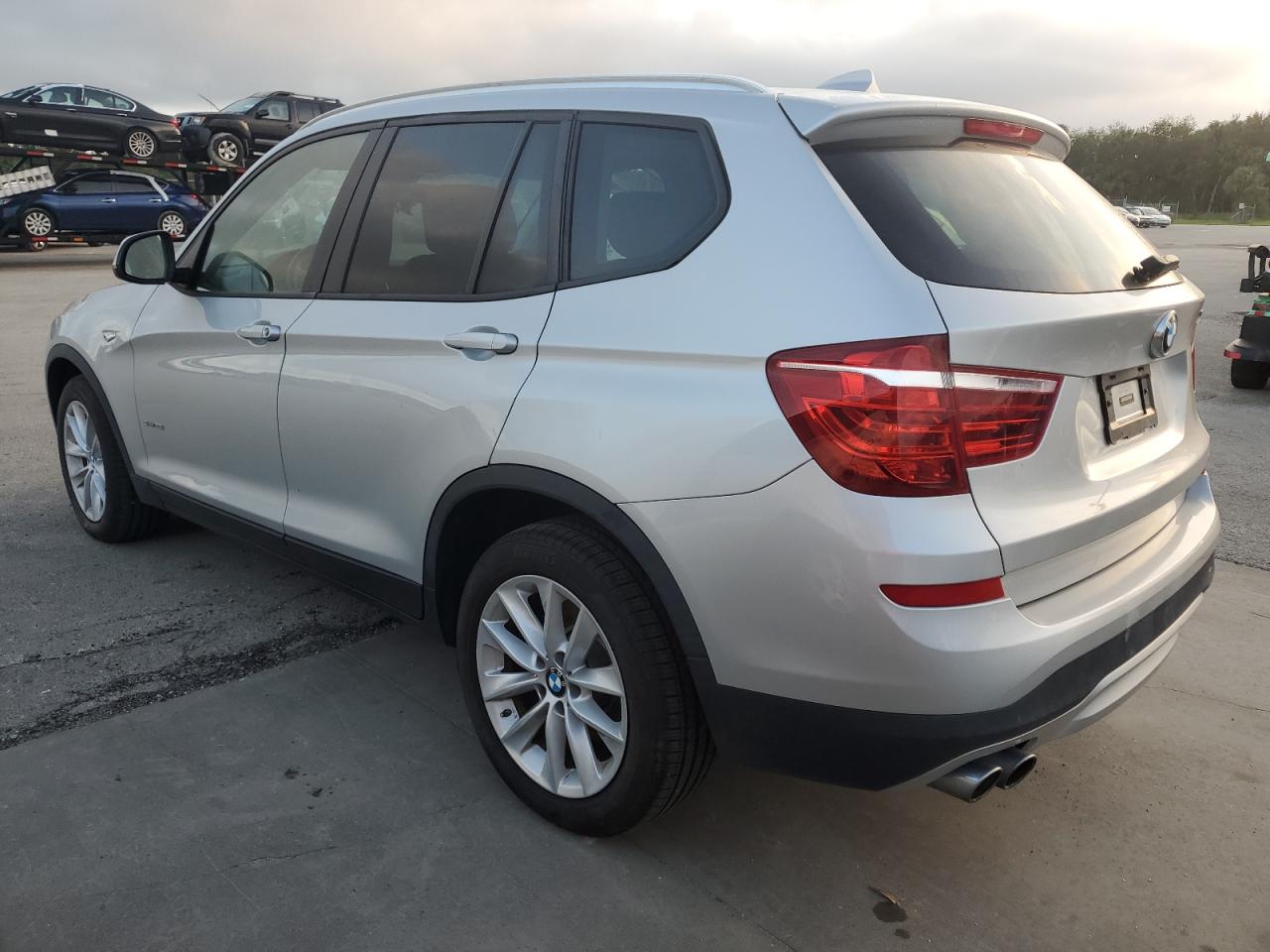 VIN 5UXWZ7C36H0V91962 2017 BMW X3 no.2