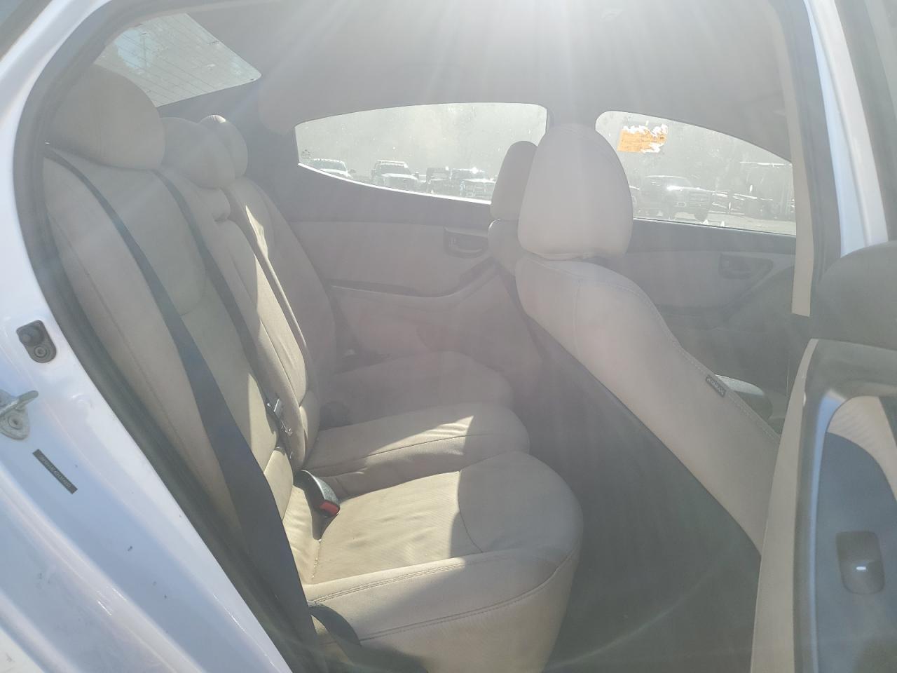 2013 Hyundai Elantra - Image 10