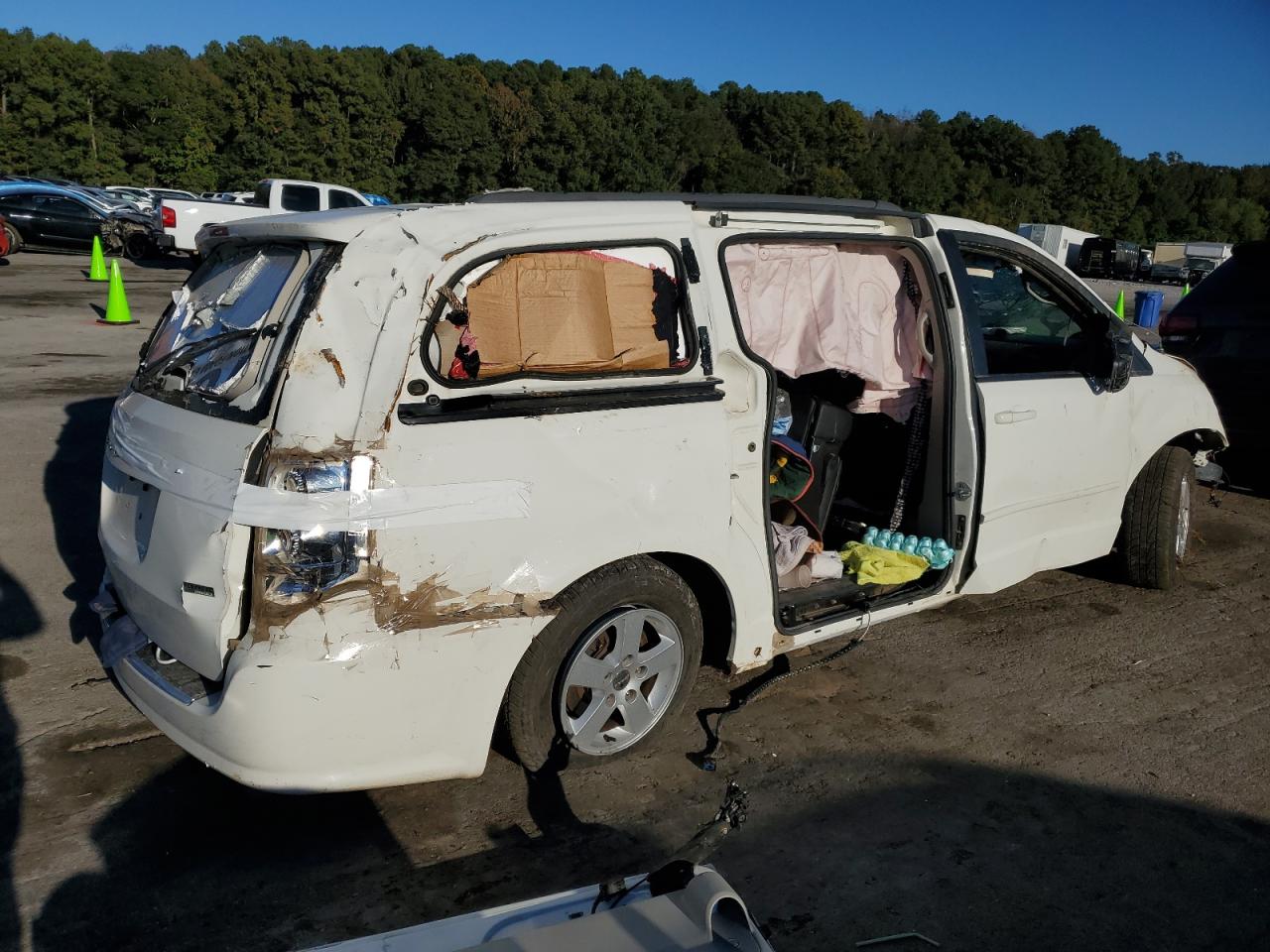 2013 Dodge Caravan - Image 3