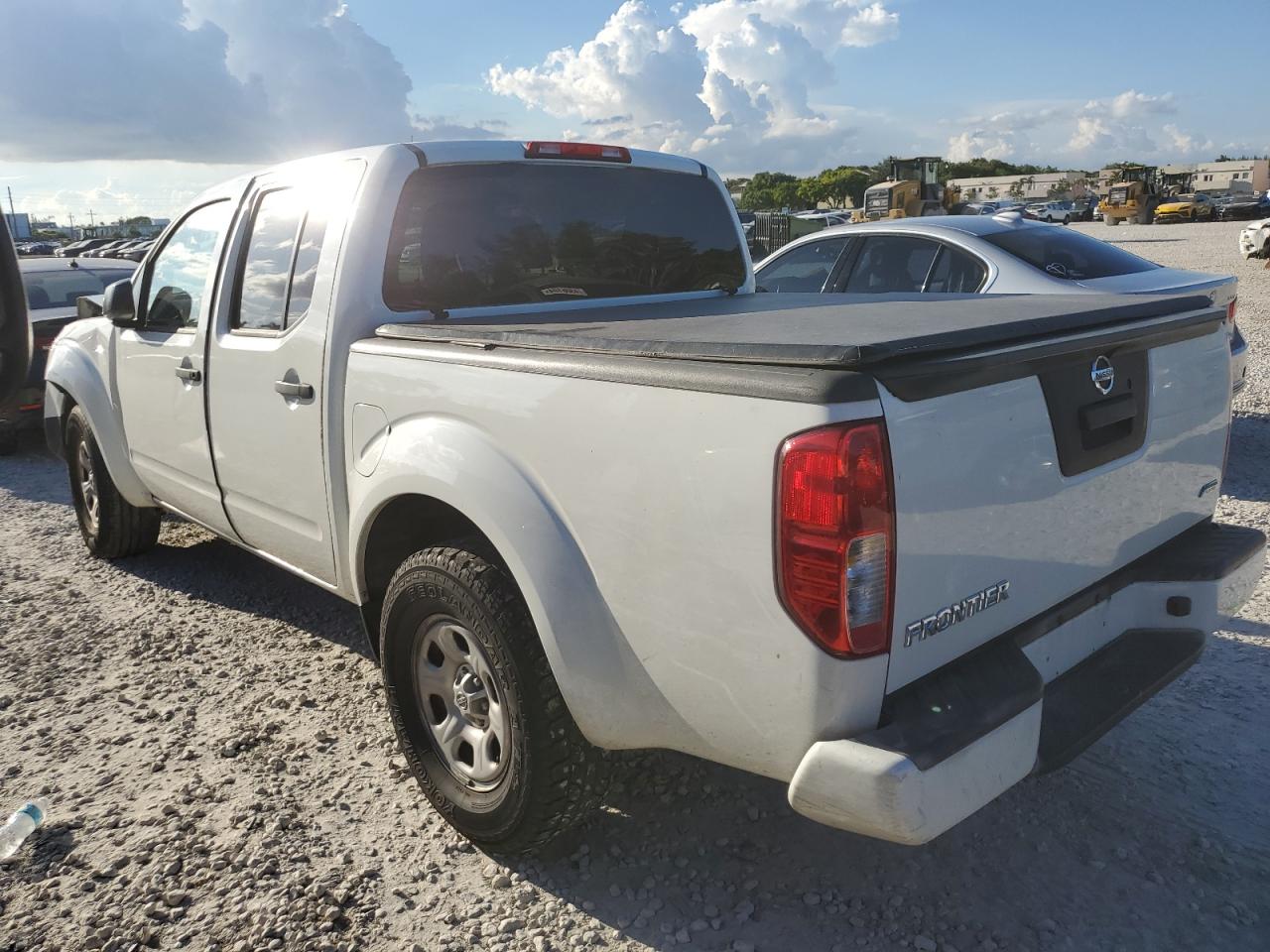 1N6DD0ER0HN711318 2017 NISSAN NAVARA - Image 2