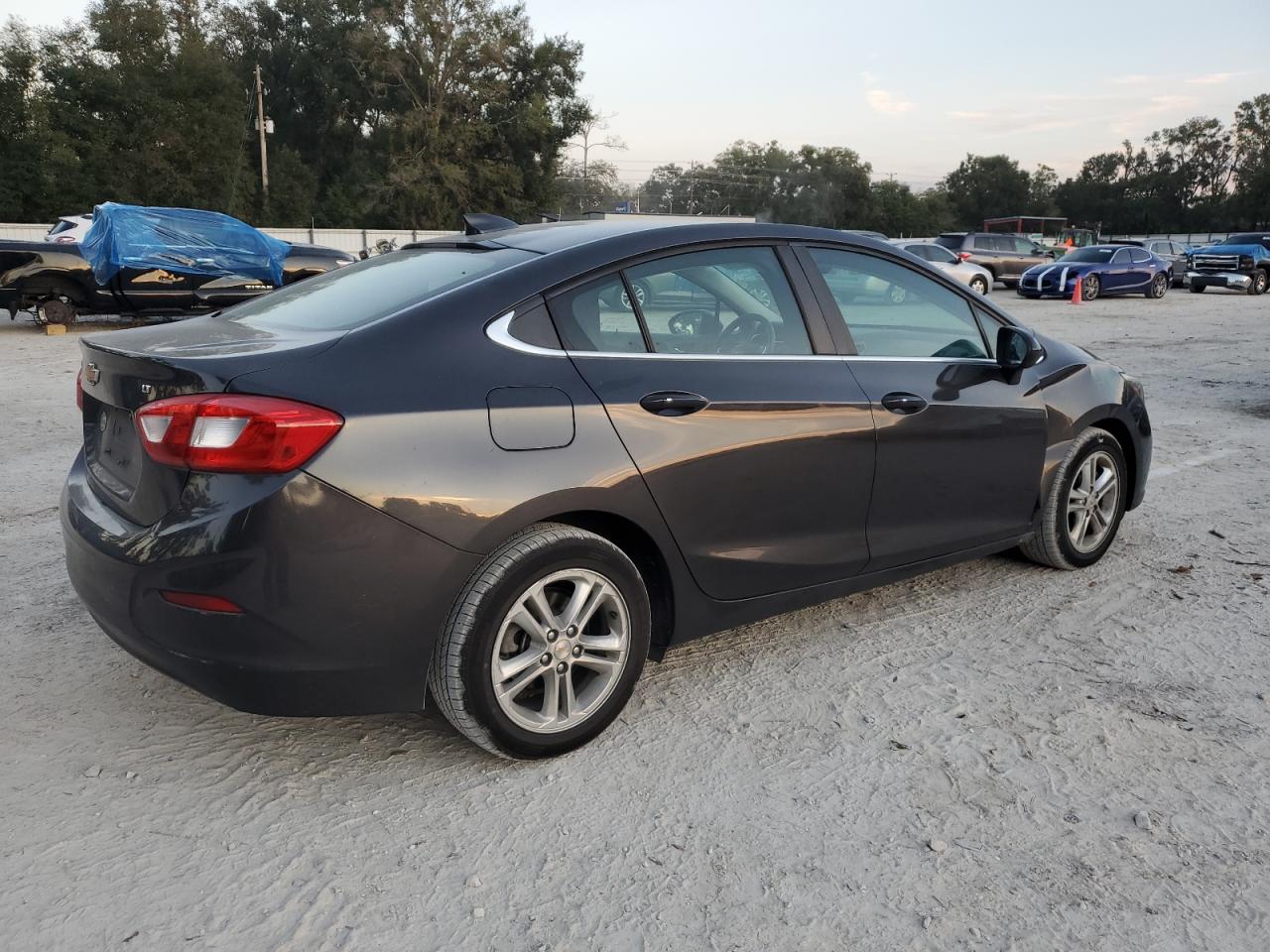 2016 Chevrolet Cruze - Image 3