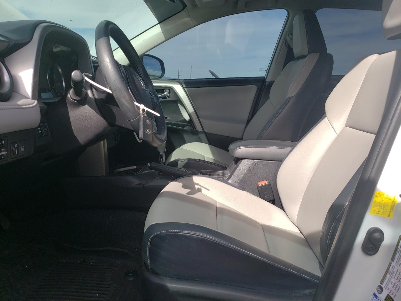 2017 Toyota RAV 4 - Image 7