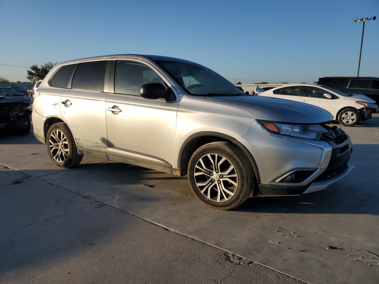 VIN JA4AD2A39JZ052814 2018 MITSUBISHI OUTLANDER no.4