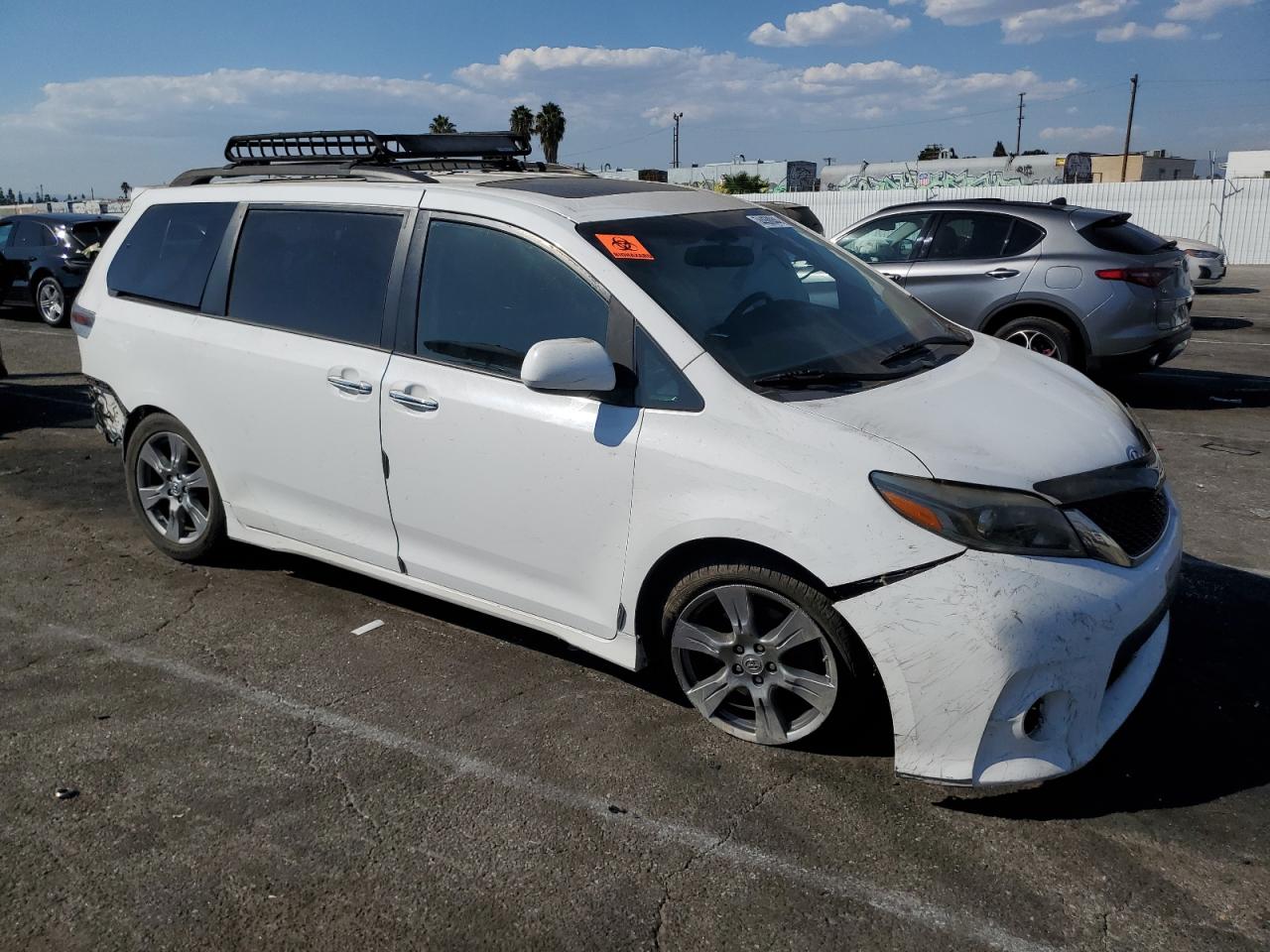 VIN 5TDXZ3DC9HS849823 2017 TOYOTA SIENNA no.4