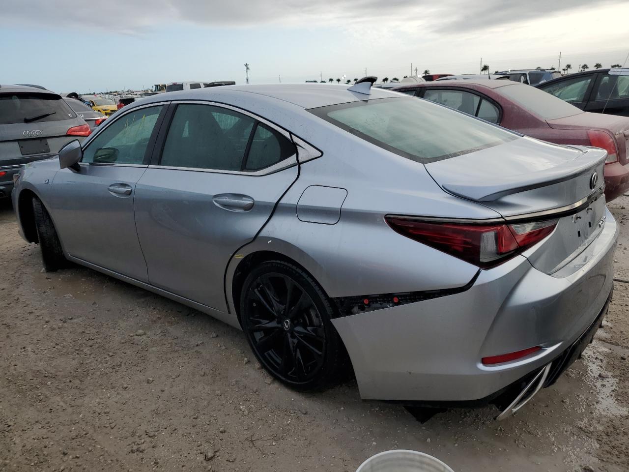 2022 Lexus ES - Image 2